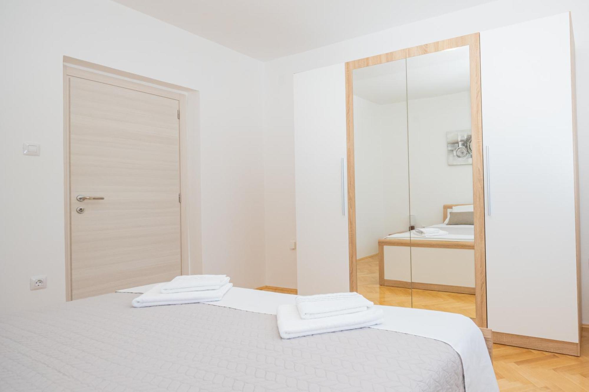 Apartmani Cimerman Кърк Екстериор снимка